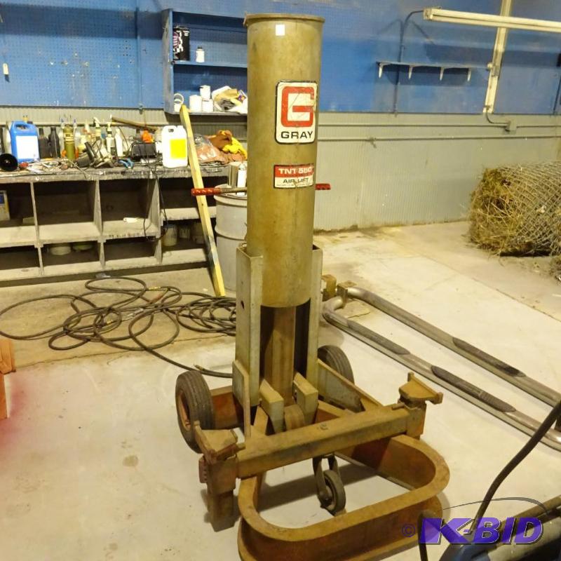 lot 50 image: Gray TNT 550 Truck and Trailer Bumper Air Lif...
