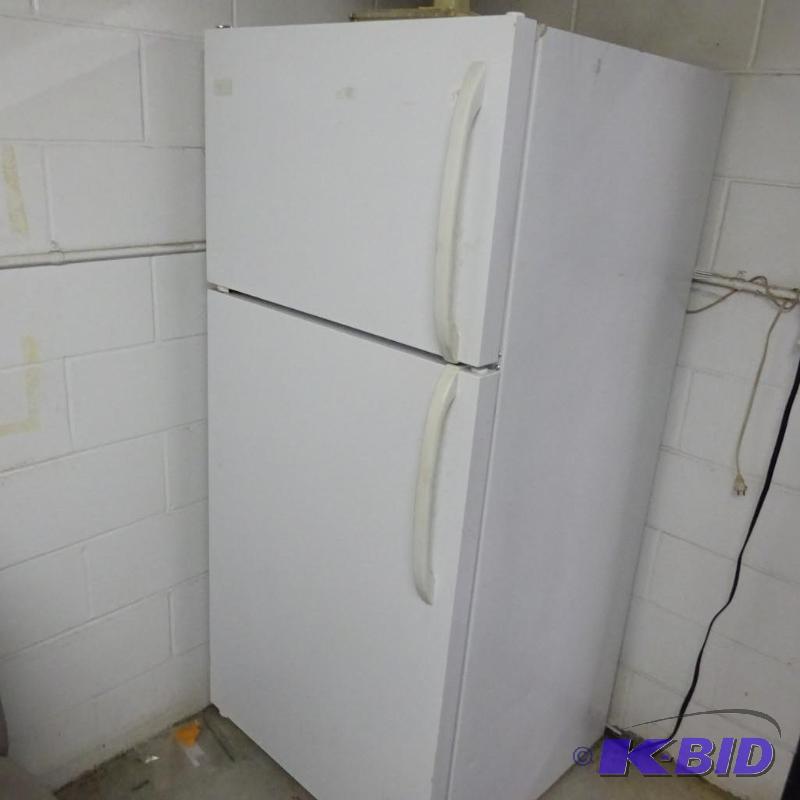 lot 58 image: Frigidaire Refrigerator Model FFTR1713LW7 Wor...