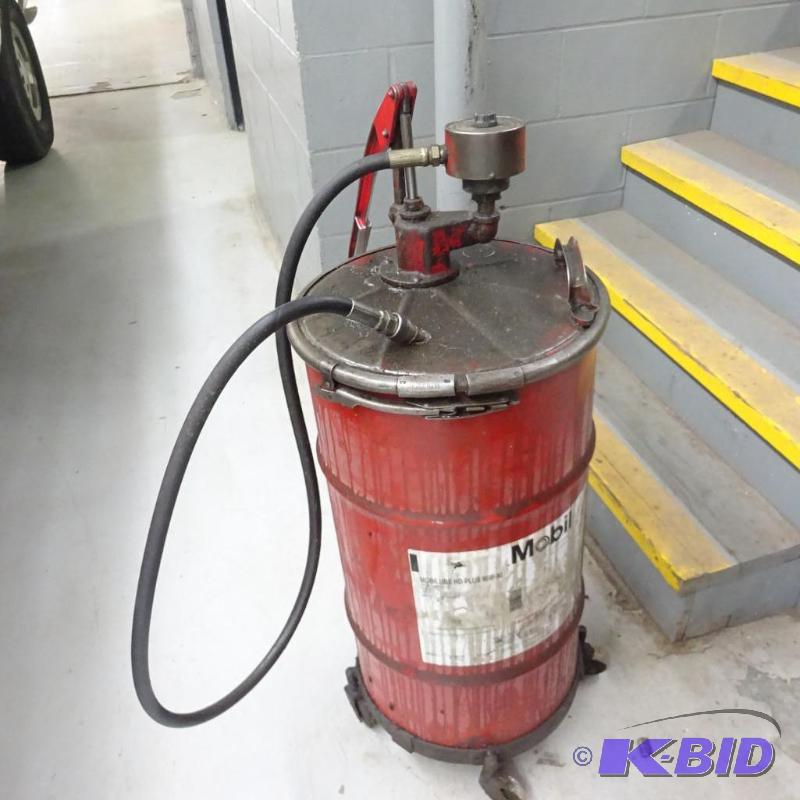 lot 67 image: Bennett Hand Pump for Gear Lube. Approx 10 ga...