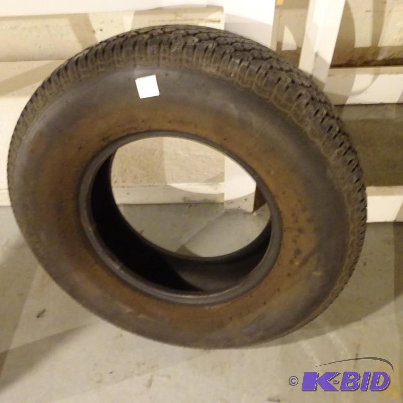 lot 90 image: Liberator II Radial Tire P23575 R 15 Good T...
