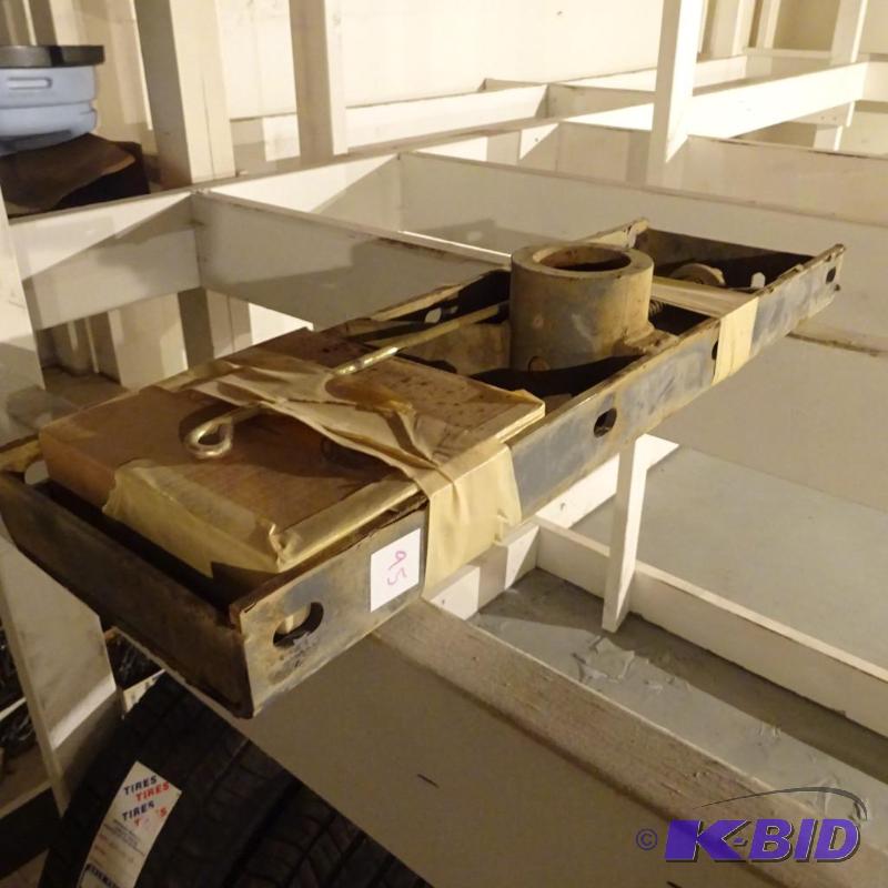 lot 95 image: Hide a Hitch for a 5th Wheel. Mounts Under Be...