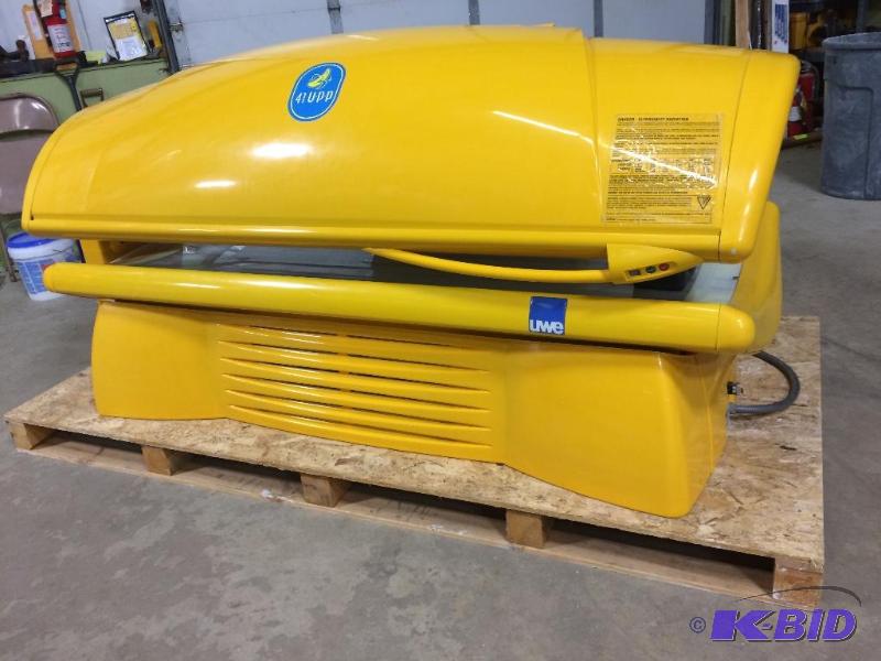 lot 2 image: UWE TROPICAL 2001 12241402 BD12121401