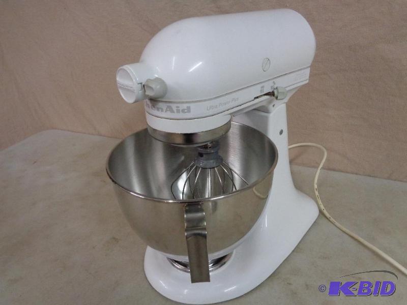 lot 19 image: Kitchenaid Mixer with bowl and whisk