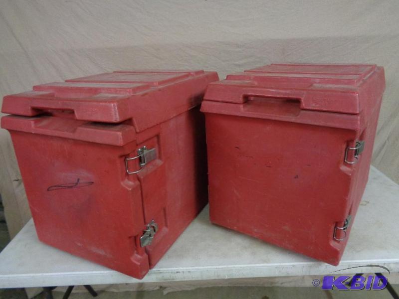 lot 23 image: Qty 2 Vollrath Insulated Catering Boxes