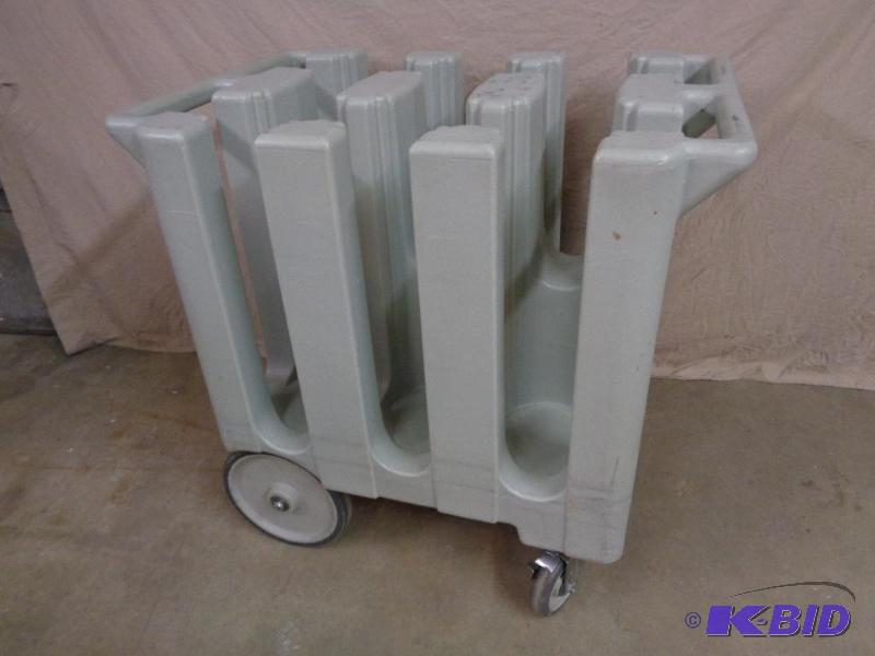 lot 24 image: Cambro DC700 Dish Cart
