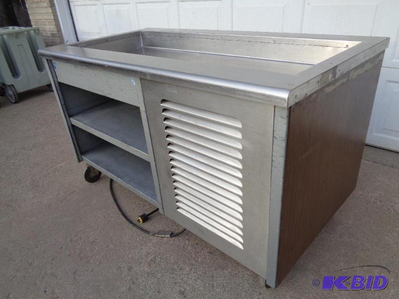 lot 8 image: Rerigerated Salad Bar with under storage.