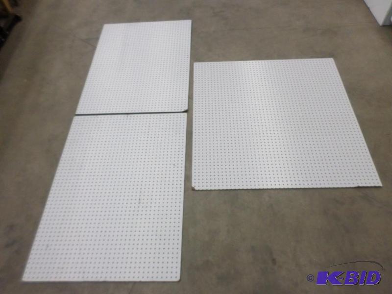 lot 51 image: (2) 34&quotx47" & (1) 47&quotx48&q...