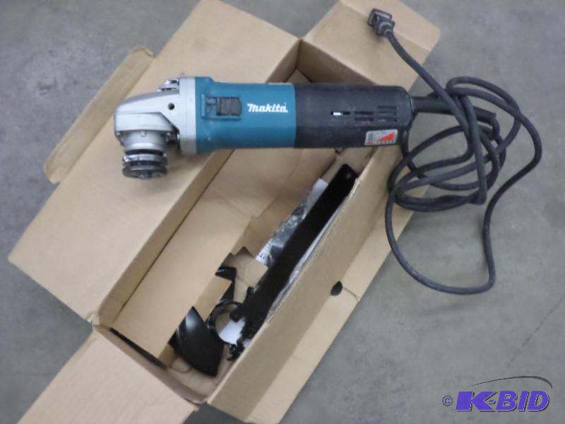 lot 63 image: Makita 9564CV 4.5" Angle Grinder...