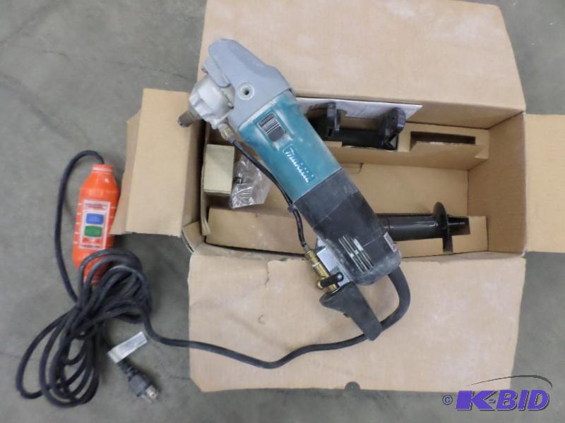 lot 64 image: Makita PW50001C Stone Polisher Tool...