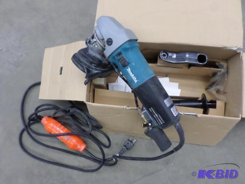 lot 66 image: Makita PW50001C Stone Polisher Tool...