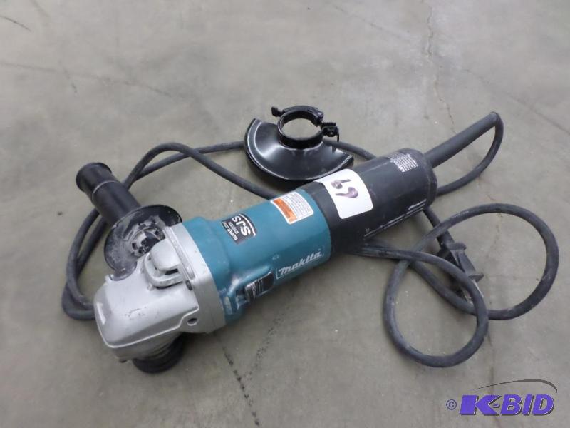 lot 69 image: Makita 4.5" Angle Grinder...