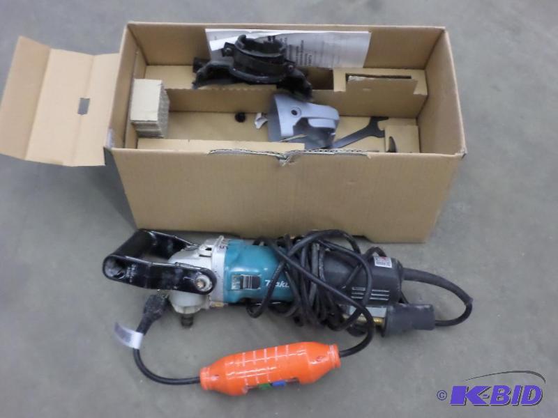 lot 70 image: Makita PW50001C Stone Polisher Tool...