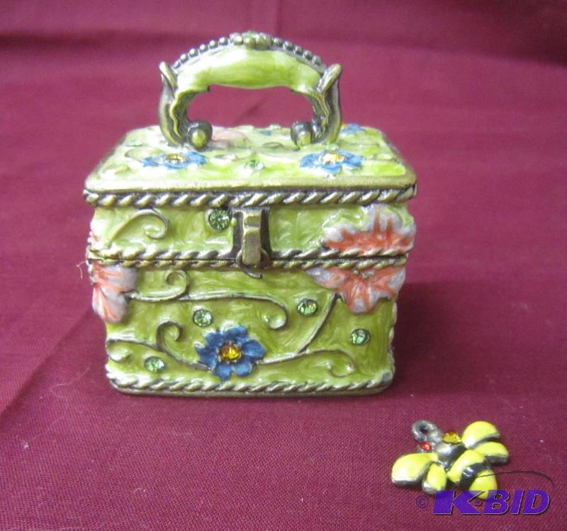 NEW  Jeweled Hinged Dresser Box Green Purse