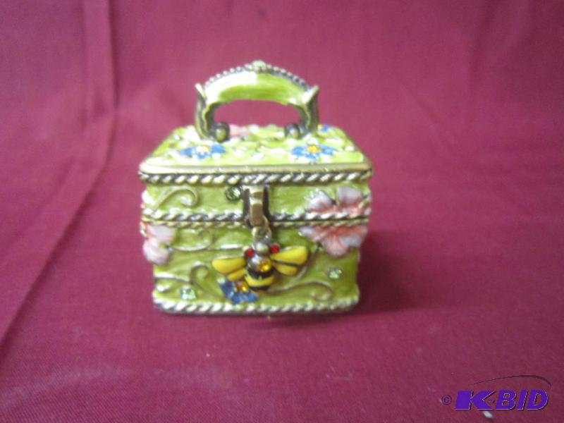 NEW  Jeweled Hinged Box Green Purse