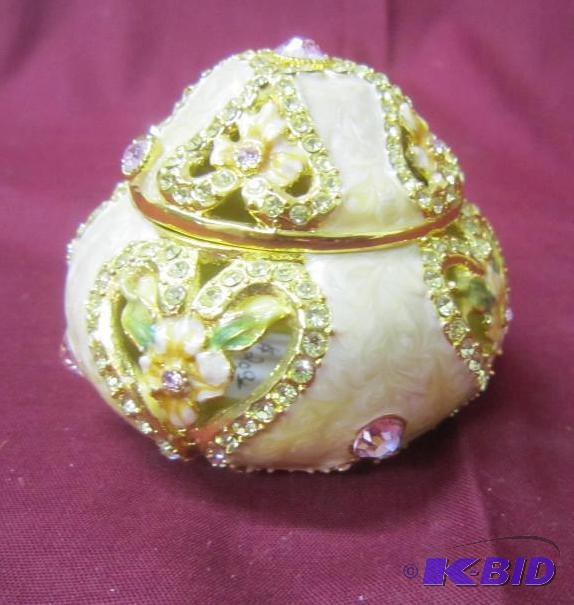NEW  Jeweled Hinged Box Round with Hearts Gold and Cream