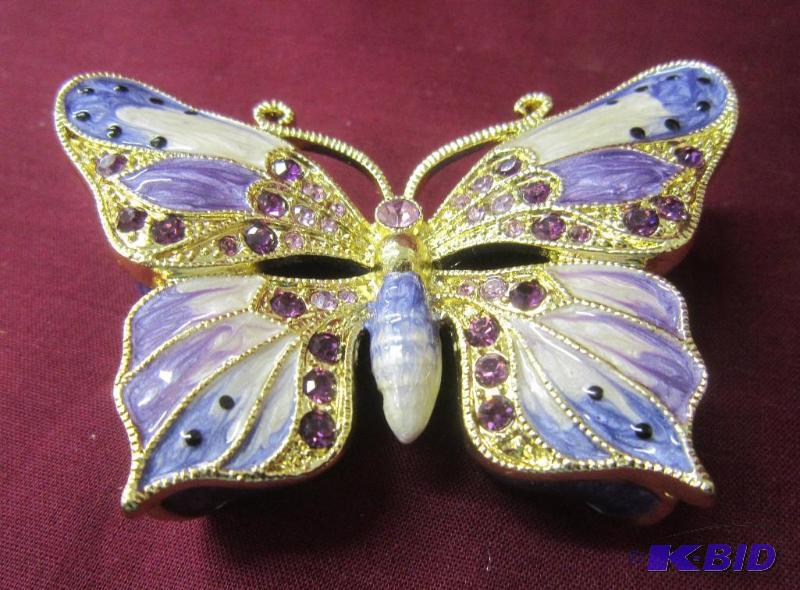 NEW  Butterfly Hinged Dresser Box