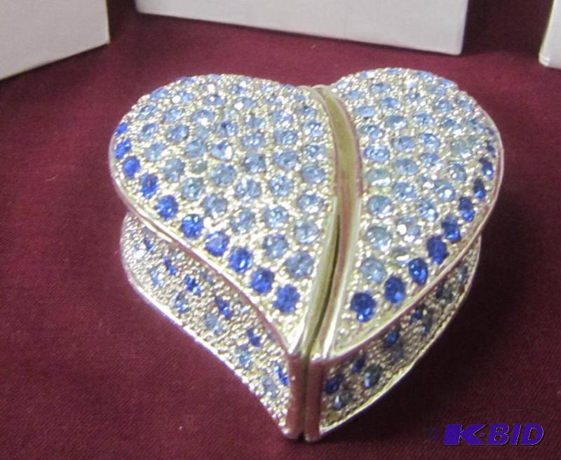 NEW  Blue Heart - Magnetic Dresser Box