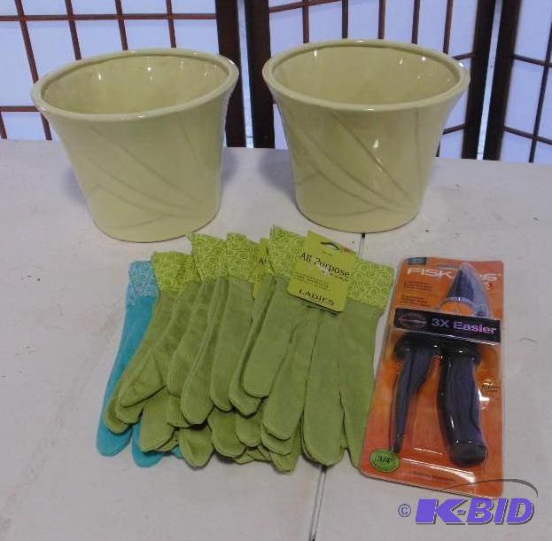 Lot of 2 new Hosley&nbspPlanters - 5 new&nbs...