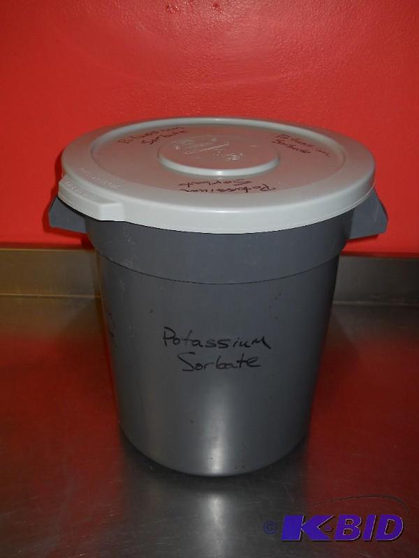 10 Gallon Continental Huskee Container. Food Grade. NSF.