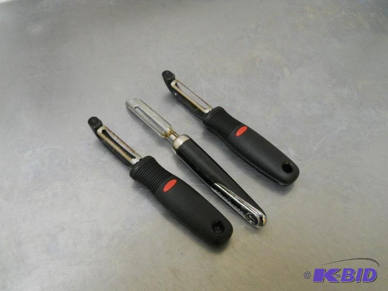 3 Vegetable Peelers