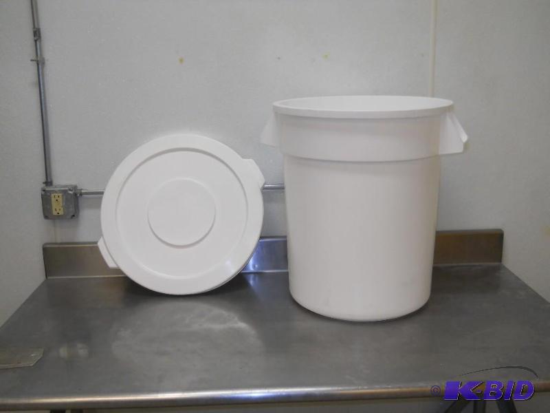 20 Gallon NSF Continental Huskee Container with Lid. Clean.