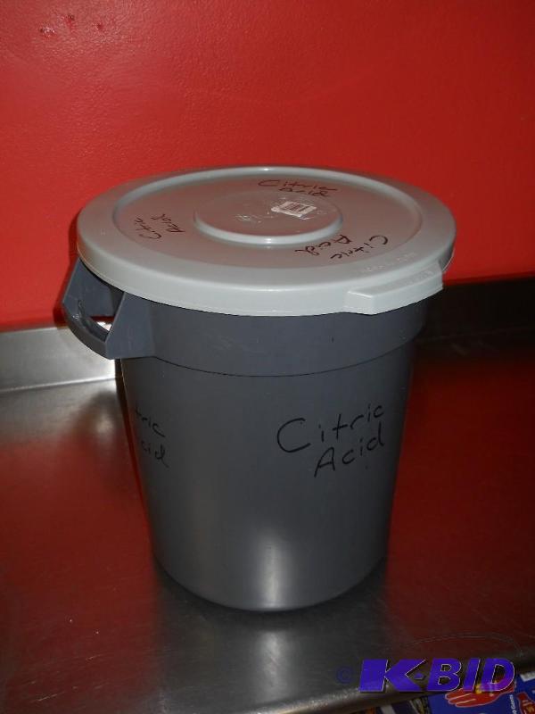 10 Gallon Food Grade Container with Lid. Continental Huskee.
