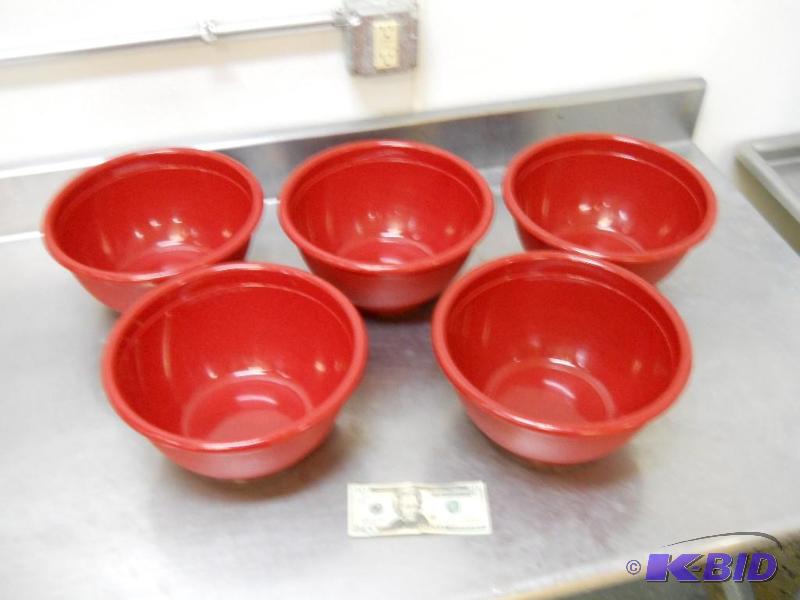 5 Plastic Mixing Bowls