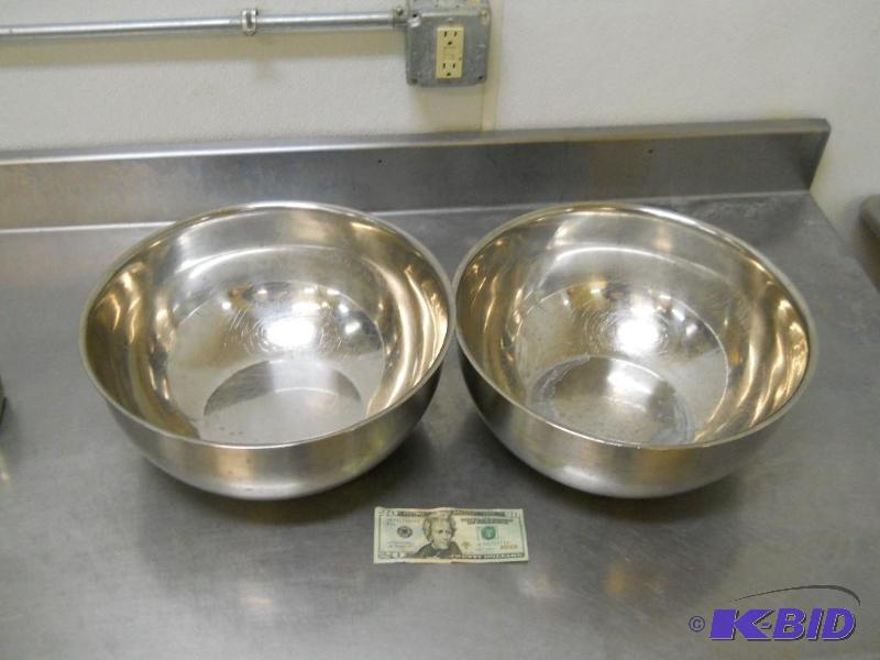 2 Stainless Steel Mixing Bowls