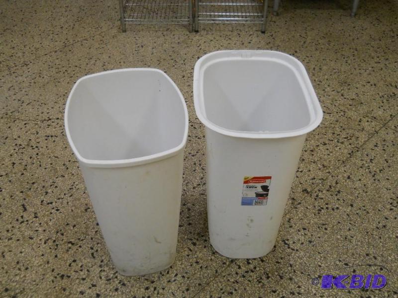 2 Garbage Cans