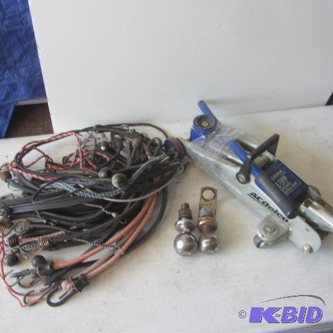 lot 100 image: Hydraulic Jack, Bungee, Ball Hitch