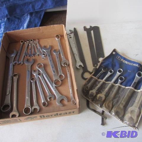 lot 102 image: Wrenches