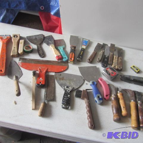 lot 113 image: Putty Knives, Cutters