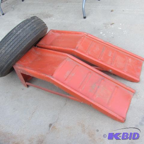 lot 145 image: Car Ramps, 13in Tire