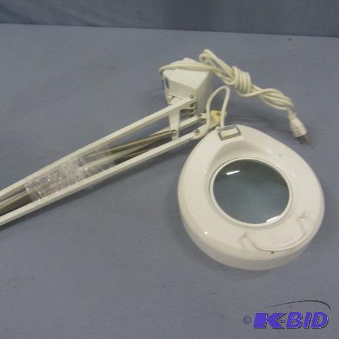 lot 171 image: Lighted Magnifier