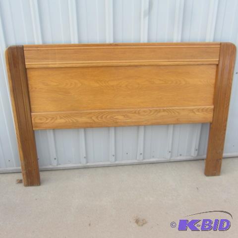 lot 19 image: Queen Wood Headboard