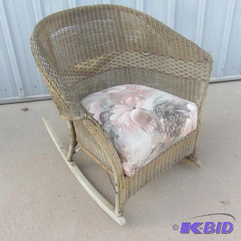 lot 2 image: Lloyds Heywood Wakefield Rocker