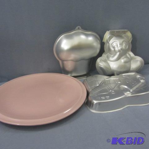 lot 35 image: Character Cake Pans