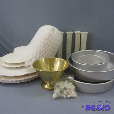 lot 36 image: Cake Decorating