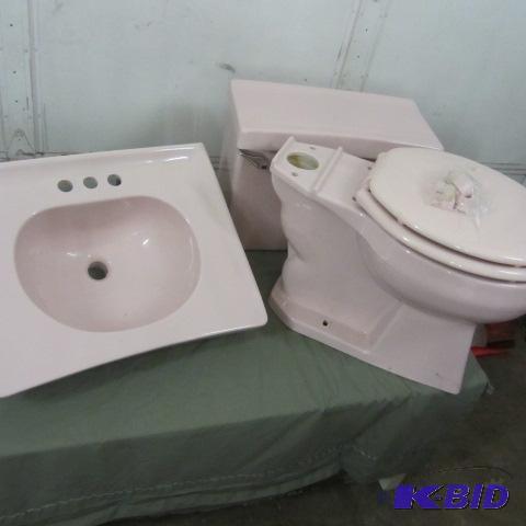 lot 4 image: Original Vintage Pink Fixtures