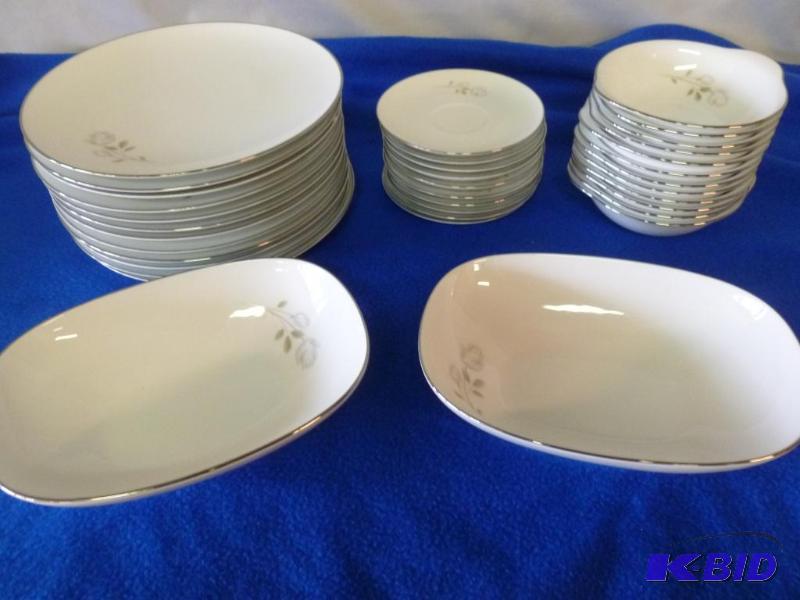 lot 117 image: Noritake - Altadena 36 piece China set, ...