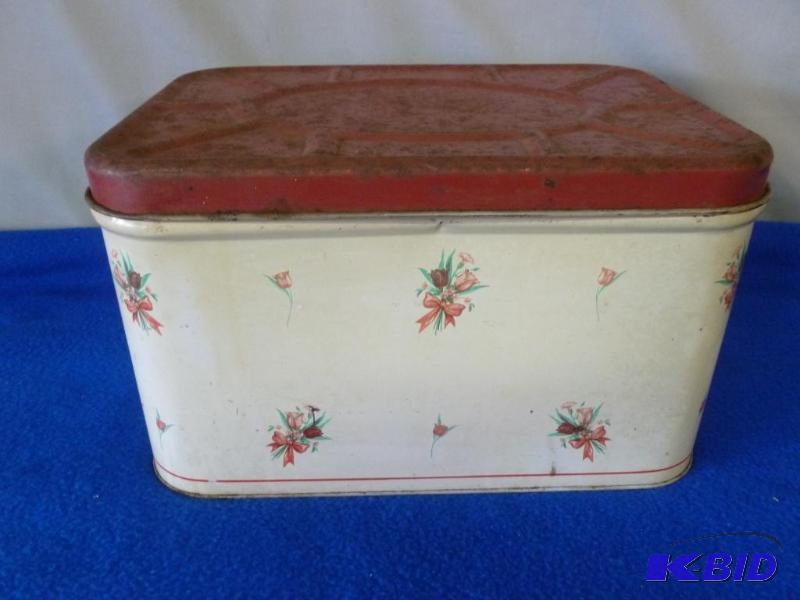 lot 121 image: Vintage flip lid metal bread box....