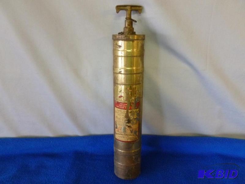 lot 126 image: Vintage brass fire extinguisher, measures 17....