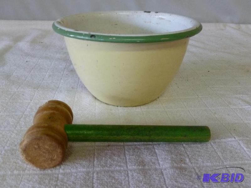 lot 135 image: Vintage green and white porcelain mixing bowl...