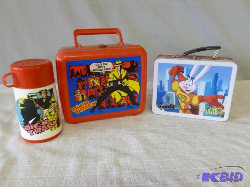 lot 136 image: Lot of two collectible lunch&nbspboxes ...