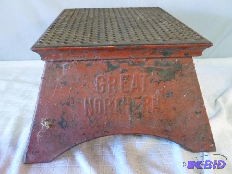 lot 22 image: Vintage Great Northern Railroad heavy duty st...
