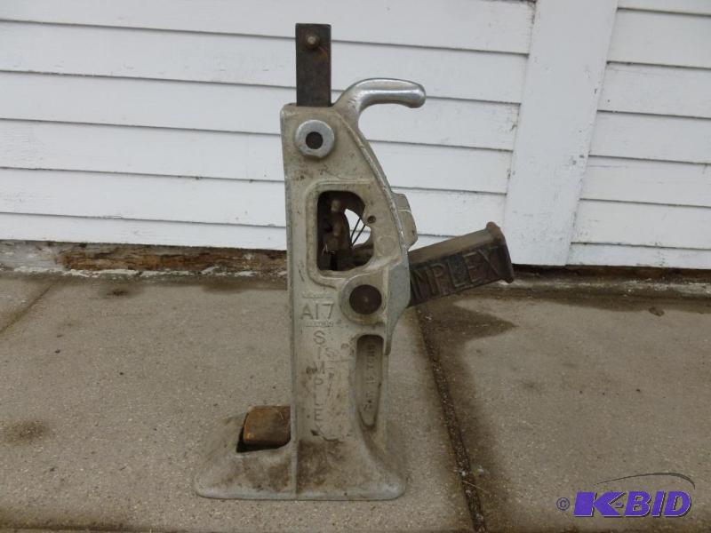 lot 24 image: Large Templeton Kenly & Co. heavy duty 15...