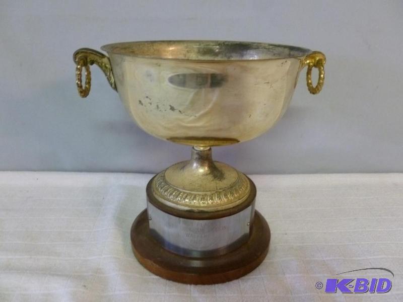 lot 37 image: Vintage 1965 American Legion trophy, measures...