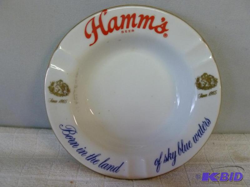 lot 43 image: Vintage Hamms painted porcelain ashtray that...