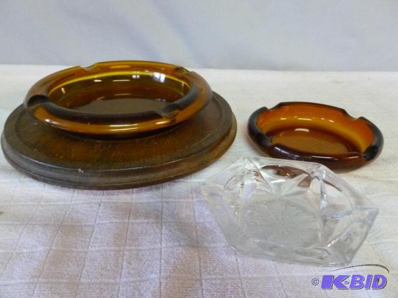 lot 44 image: Lot of three vintage glass ashtrays that incl...