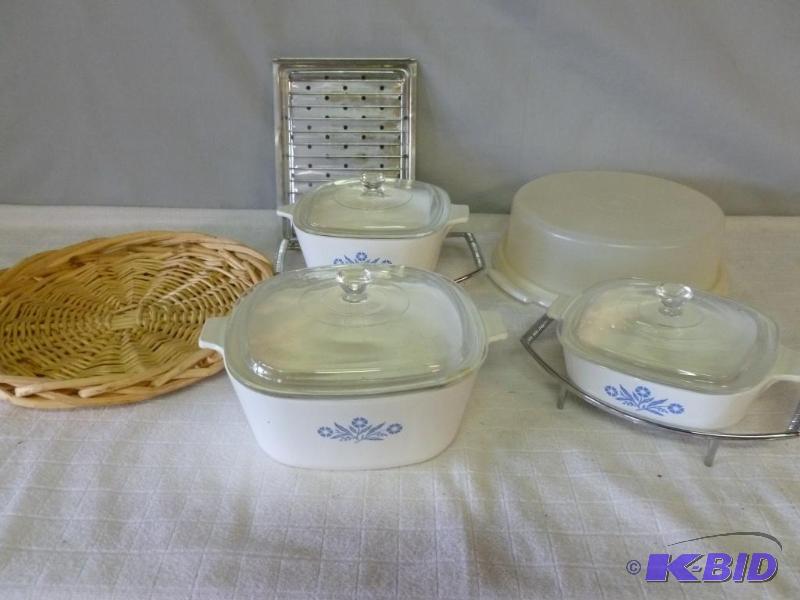 lot 70 image: A set of three Corningware with lids, has a c...